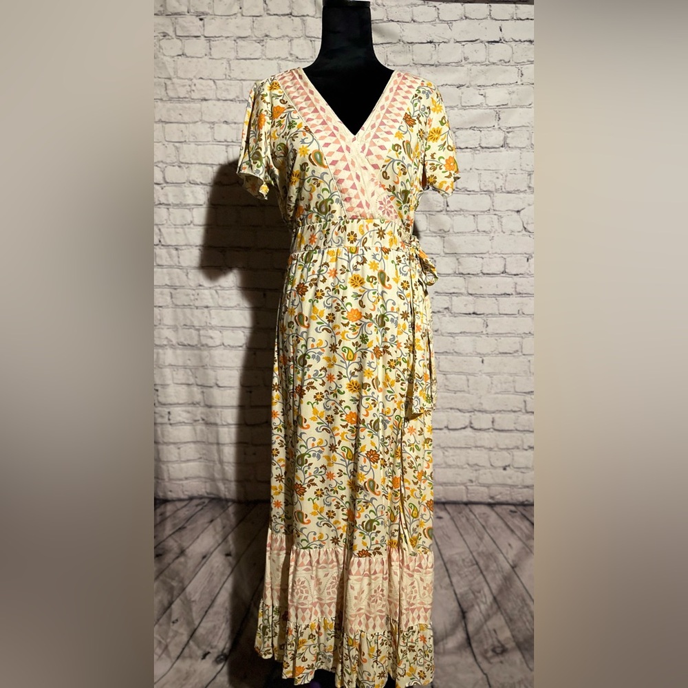 Lapogee size M maxi dress V neck floral with tie